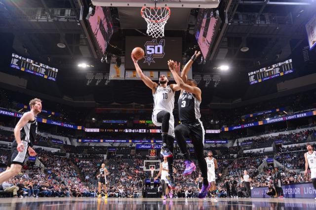 世界杯直播-进攻无力败走圣安东尼奥 KD缺席后篮网一胜难求